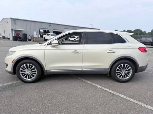 Used 2016 Lincoln MKX Select w/ Select Plus Package FWD image 6