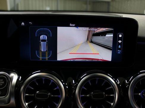 Used 2024 Mercedes-Benz GLB 250 4MATIC image 29