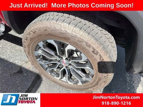 Used 2024 GMC Canyon Denali AWD/4WD image 9