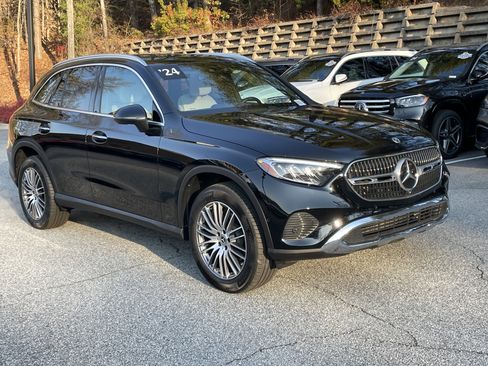 Used 2024 Mercedes-Benz GLC 300 4MATIC image 4