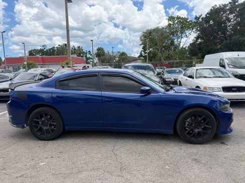 Used 2018 Dodge Charger R/T w/ Plus Group RWD image 10