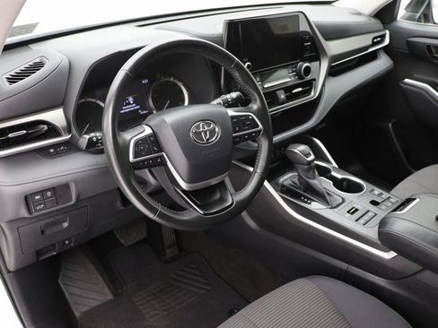 Used 2023 Toyota Highlander LE image 14