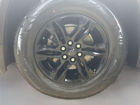 Used 2023 Chevrolet Traverse LT image 29