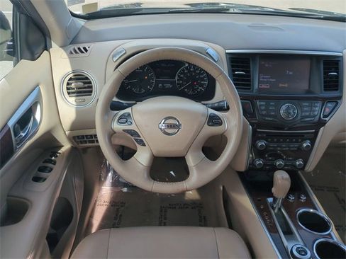 Used 2015 Nissan Pathfinder Platinum image 16