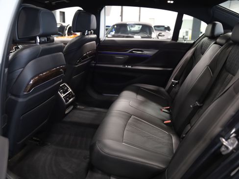 Used 2019 BMW 750i xDrive w/ Executive Package AWD/4WD image 38