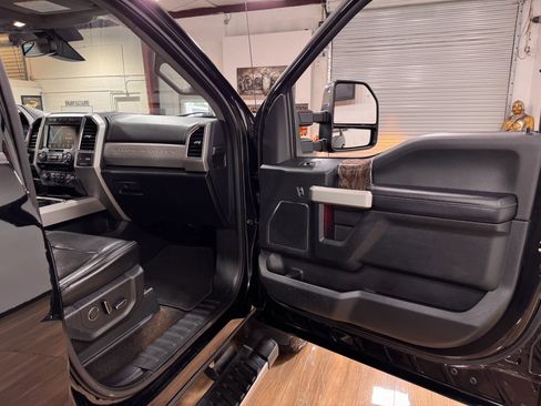 Used 2018 Ford F250 Lariat w/ Lariat Ultimate Package image 20