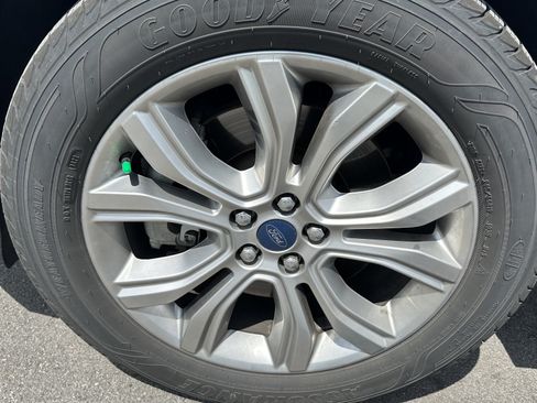 Used 2019 Ford Edge Titanium w/ Equipment Group 301A AWD/4WD image 13