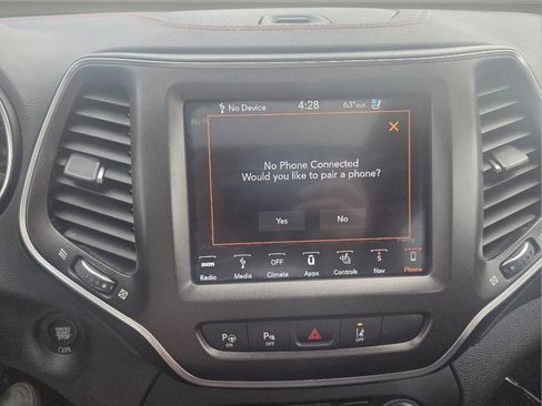 Used 2019 Jeep Cherokee Trailhawk image 25