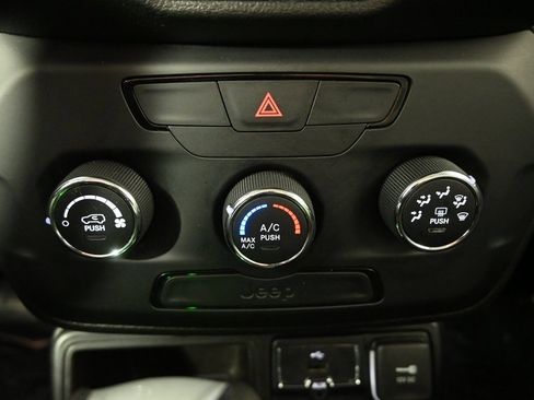 Used 2020 Jeep Renegade Sport image 30