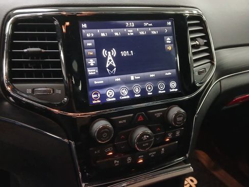 Used 2020 Jeep Grand Cherokee Limited image 10