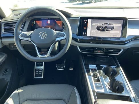 Used 2025 Volkswagen Atlas Peak Edition SE image 12