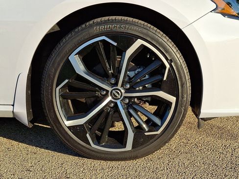 Certified 2023 Nissan Altima 2.5 SR FWD image 8