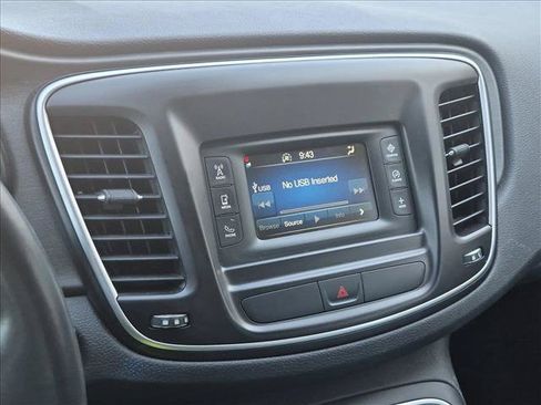 Used 2016 Chrysler 200 Limited FWD image 11