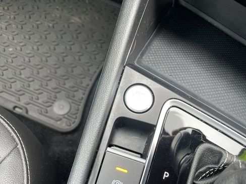 Certified 2021 Volkswagen Jetta SE image 24