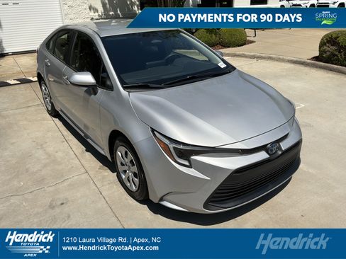 Used 2024 Toyota Corolla LE FWD image 1