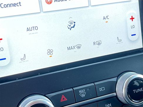 Used 2024 Ford Edge SEL image 19