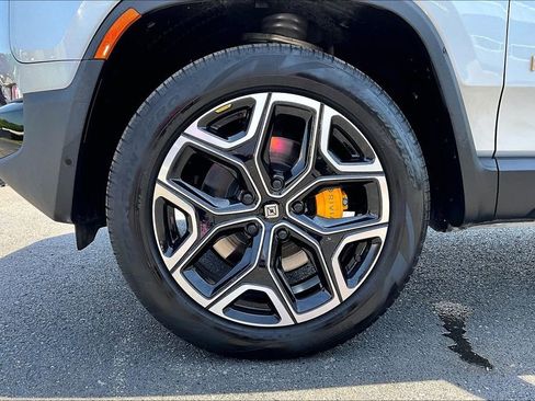 Used 2024 Rivian R1S Adventure AWD/4WD image 32