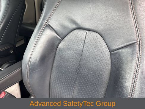Used 2017 Chrysler Pacifica Touring-L Plus w/ Advanced Safetytec Group FWD image 6