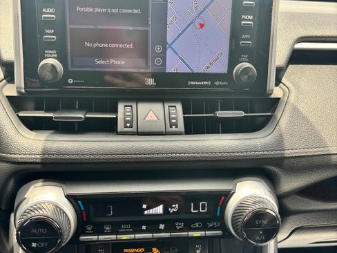 Used 2020 Toyota RAV4 Limited image 19