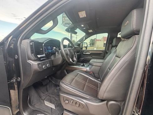 Used 2024 Chevrolet Silverado 2500 High Country w/ High Country Premium Package AWD/4WD image 11