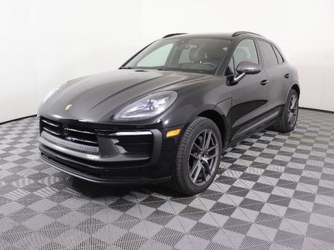 Used 2025 Porsche Macan image 1