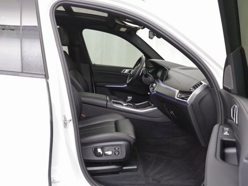 Used 2020 BMW X5 M50i w/ Premium Package image 18