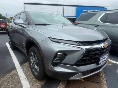 Used 2024 Chevrolet Blazer LT FWD image 3