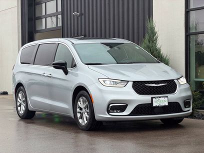 Used 2026 Chrysler Pacifica Limited