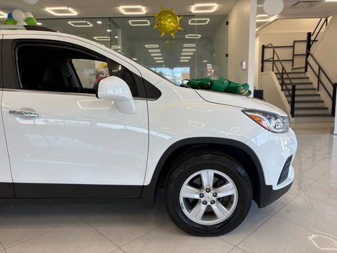 Used 2019 Chevrolet Trax LT w/ LT Convenience Package AWD/4WD image 9