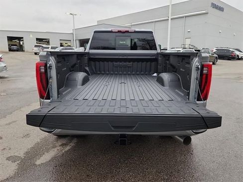 New 2026 GMC Sierra 3500 Denali w/ Denali Reserve Package image 7