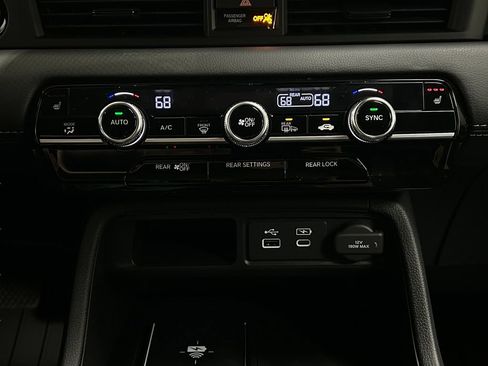 Used 2025 Honda Pilot Touring image 20