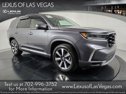 Used 2025 Honda Pilot Touring image 1