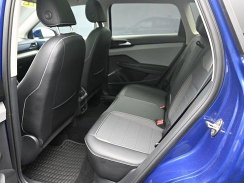 Used 2022 Volkswagen Taos SE FWD image 21
