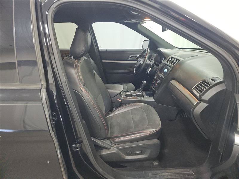 Used 2019 Ford Explorer XLT w/ Equipment Group 202A FWD image 10