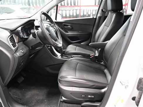 Used 2022 Chevrolet Trax LT w/ Sport Edition image 9