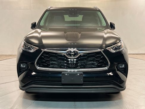 Used 2026 Toyota Highlander Limited AWD/4WD image 9
