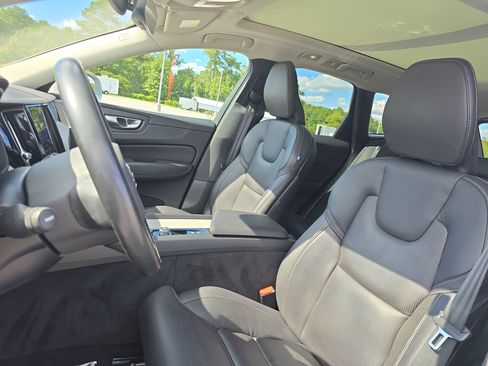 Used 2022 Volvo XC60 B5 Inscription image 15