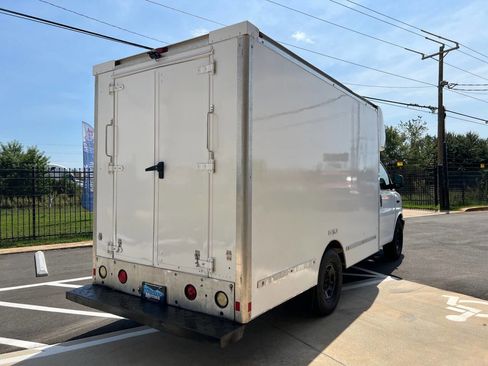 Used 2017 Chevrolet Express 3500 RWD image 6