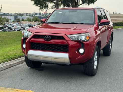 Used 2017 Toyota 4Runner SR5 RWD image 4