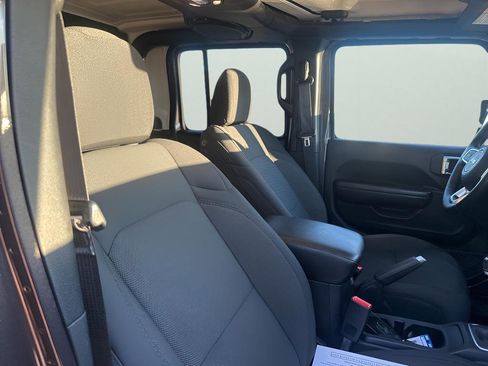 Used 2020 Jeep Gladiator Sport w/ Quick Order Package 23S image 13