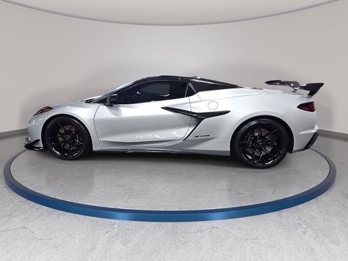 Used 2026 Chevrolet Corvette Z06 RWD image 8