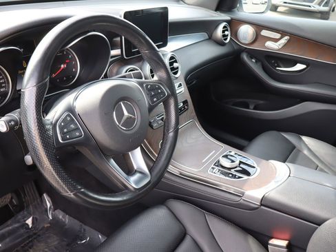 Used 2019 Mercedes-Benz GLC 300 4MATIC image 9