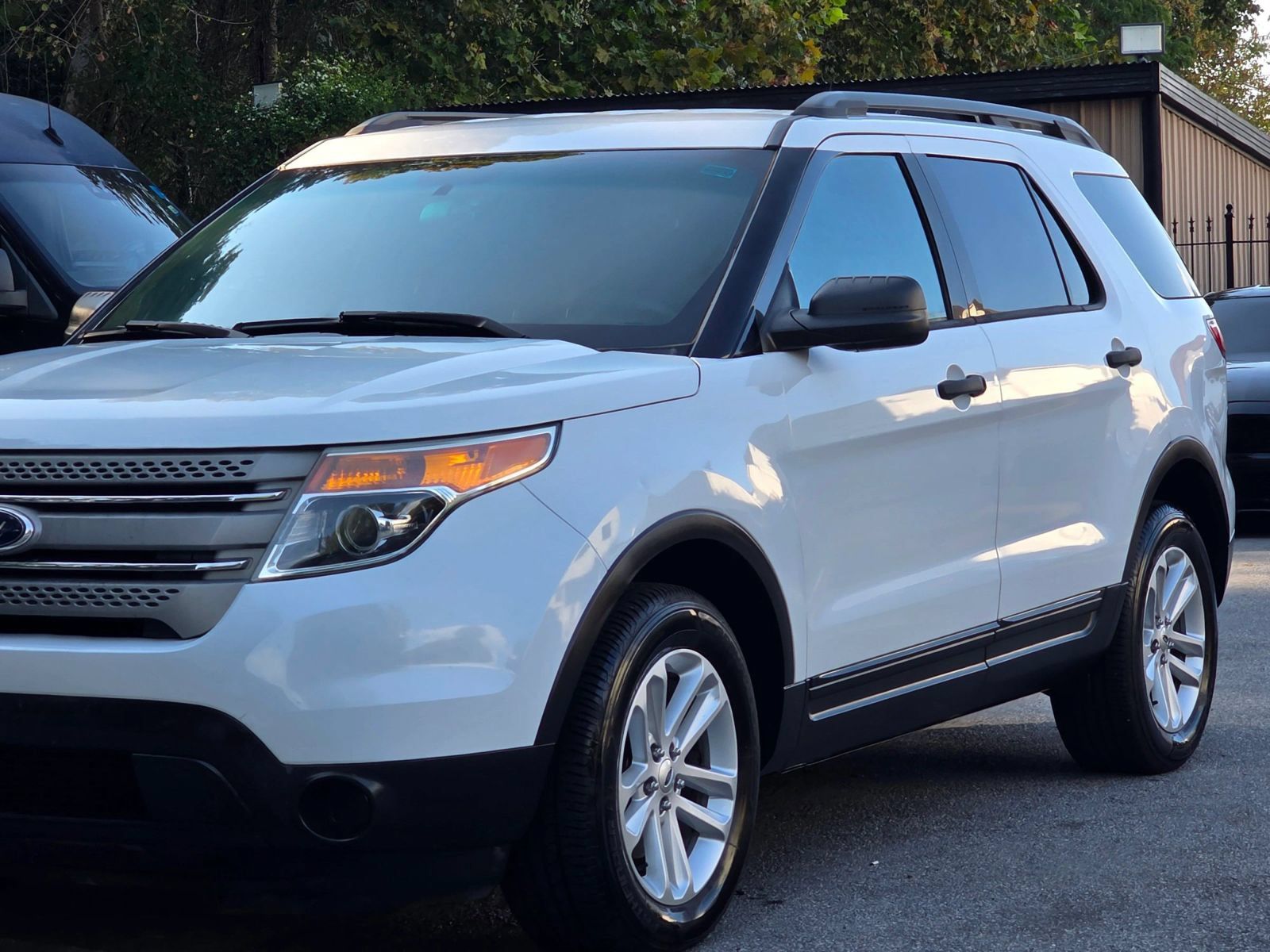 Used 2015 Ford Explorer 4WD image 3