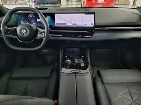 Certified 2025 BMW 530i image 38