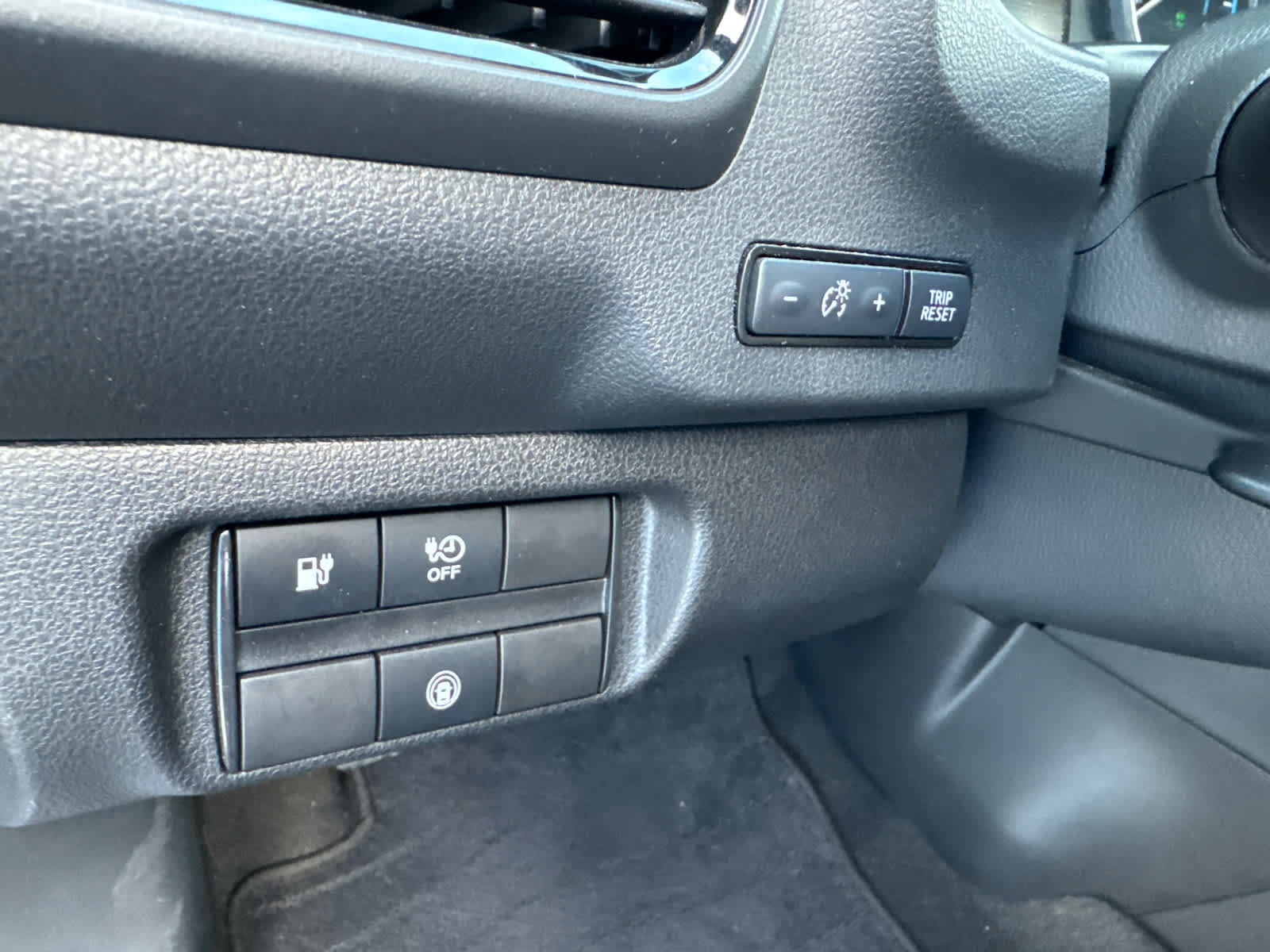 Used 2025 Nissan Leaf S FWD image 18
