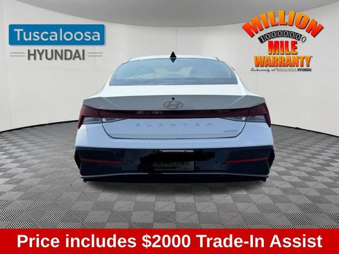 Used 2024 Hyundai Elantra Limited FWD image 4