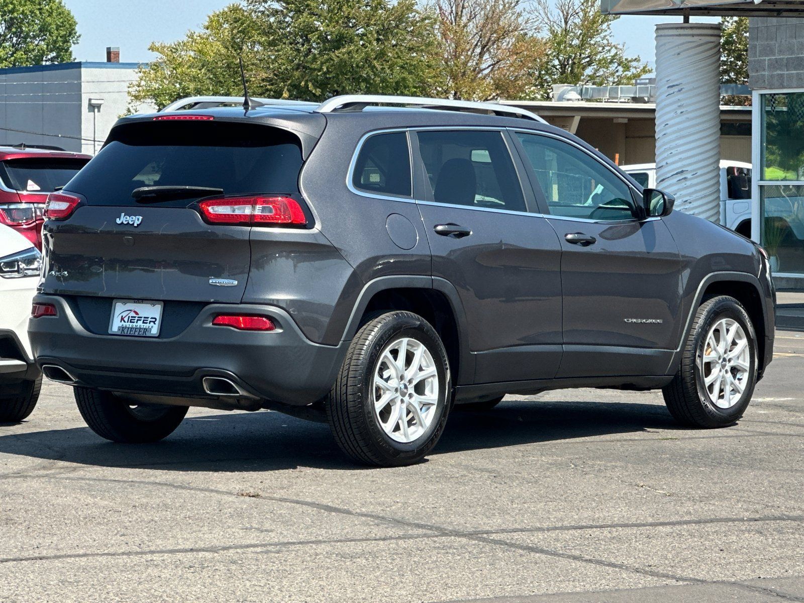 Used 2018 Jeep Cherokee Latitude Plus w/ Comfort/Convenience Group AWD/4WD image 4