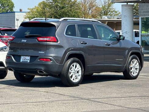 Used 2018 Jeep Cherokee Latitude Plus w/ Comfort/Convenience Group AWD/4WD image 4