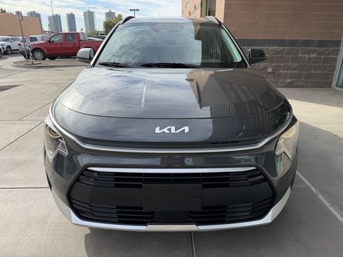 Used 2024 Kia Niro EX w/ EX Cold Weather Package image 10