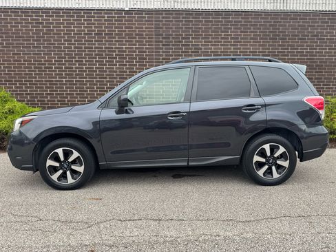 Used 2017 Subaru Forester 2.5i Premium w/ All-Weather Package image 2